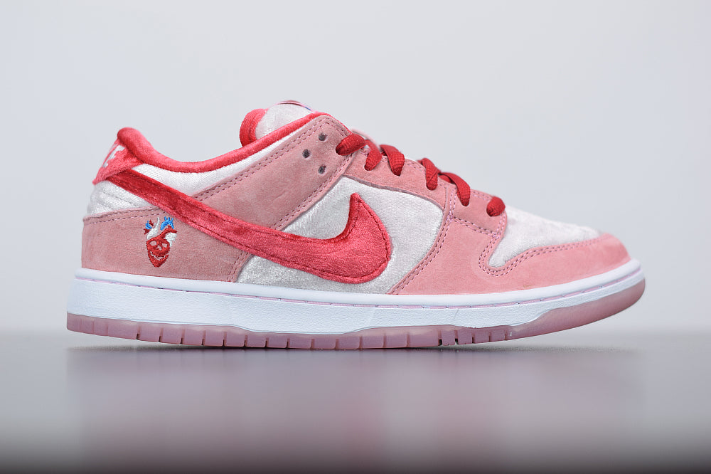 Tênis Nike SB Dunk Low Strangelove