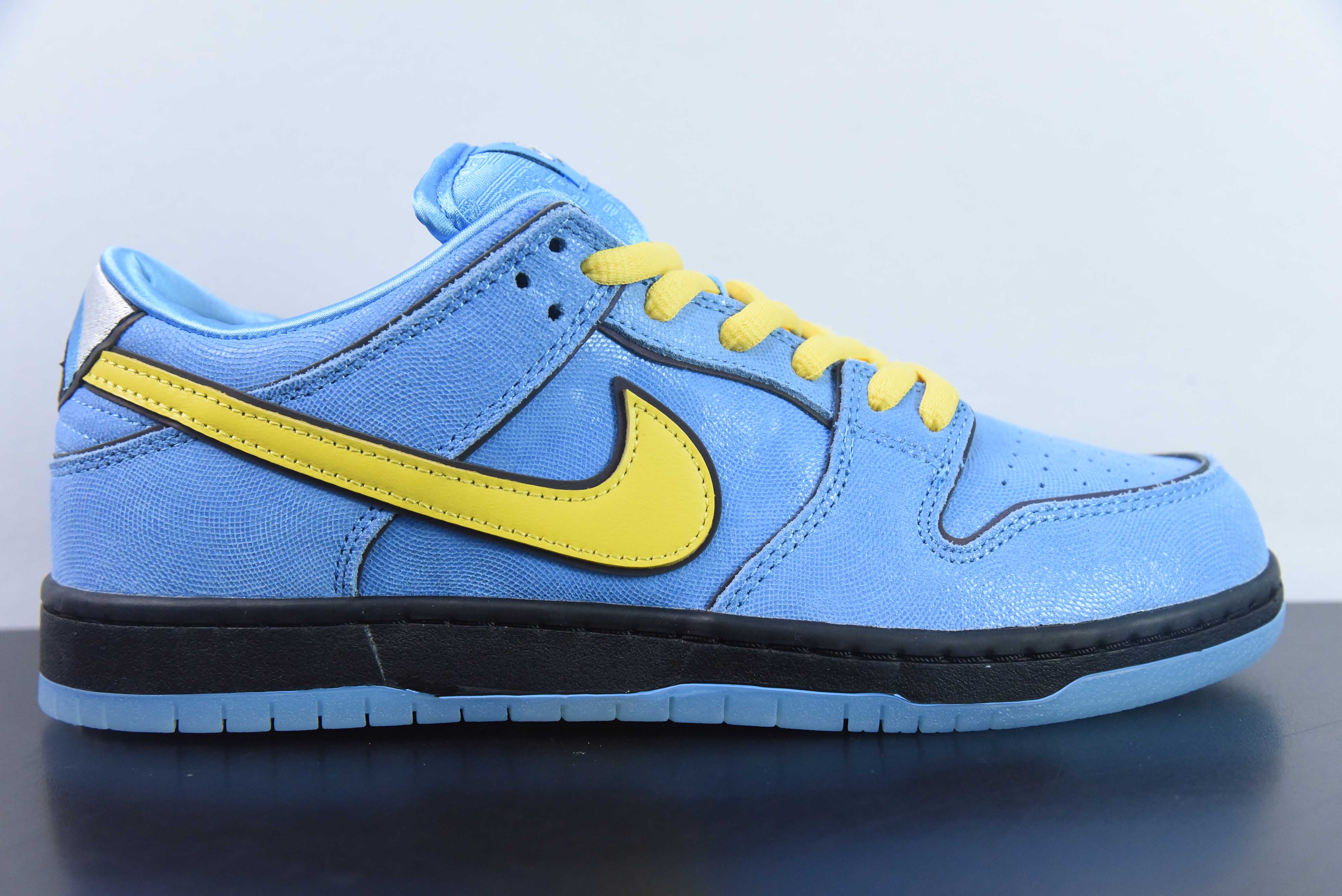 Tênis The Powerpuff Girls x Nike SB Dunk Low Bubbles