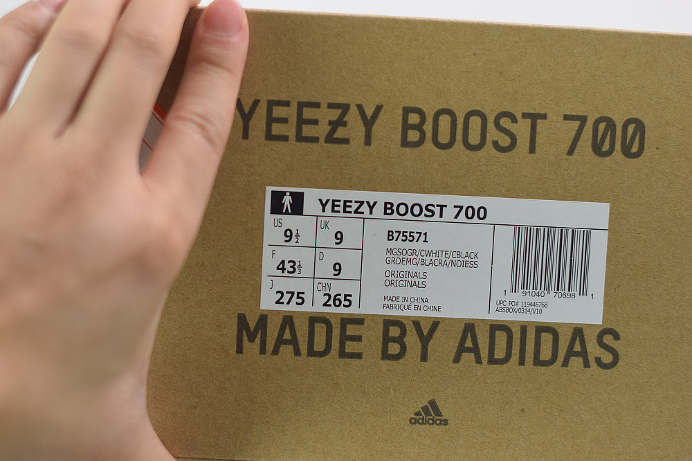 Tênis Yeezy Boost 700 Wave Runner (2017/2023)