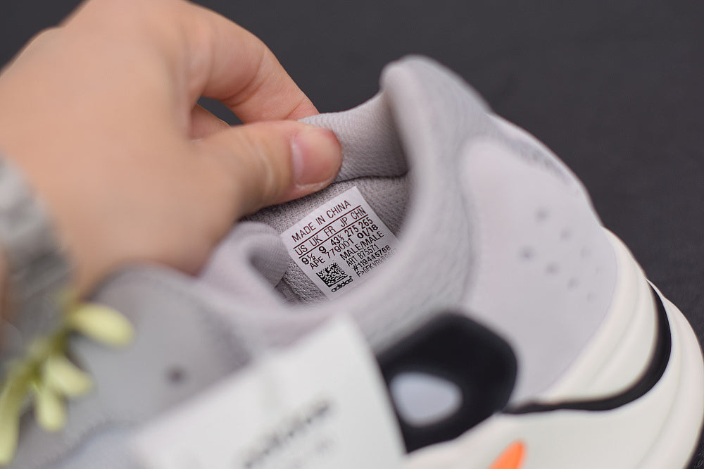Tênis Yeezy Boost 700 Wave Runner (2017/2023)