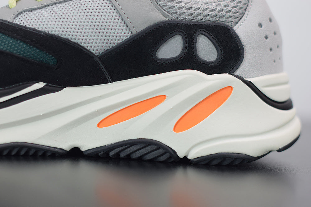 Tênis Yeezy Boost 700 Wave Runner (2017/2023)