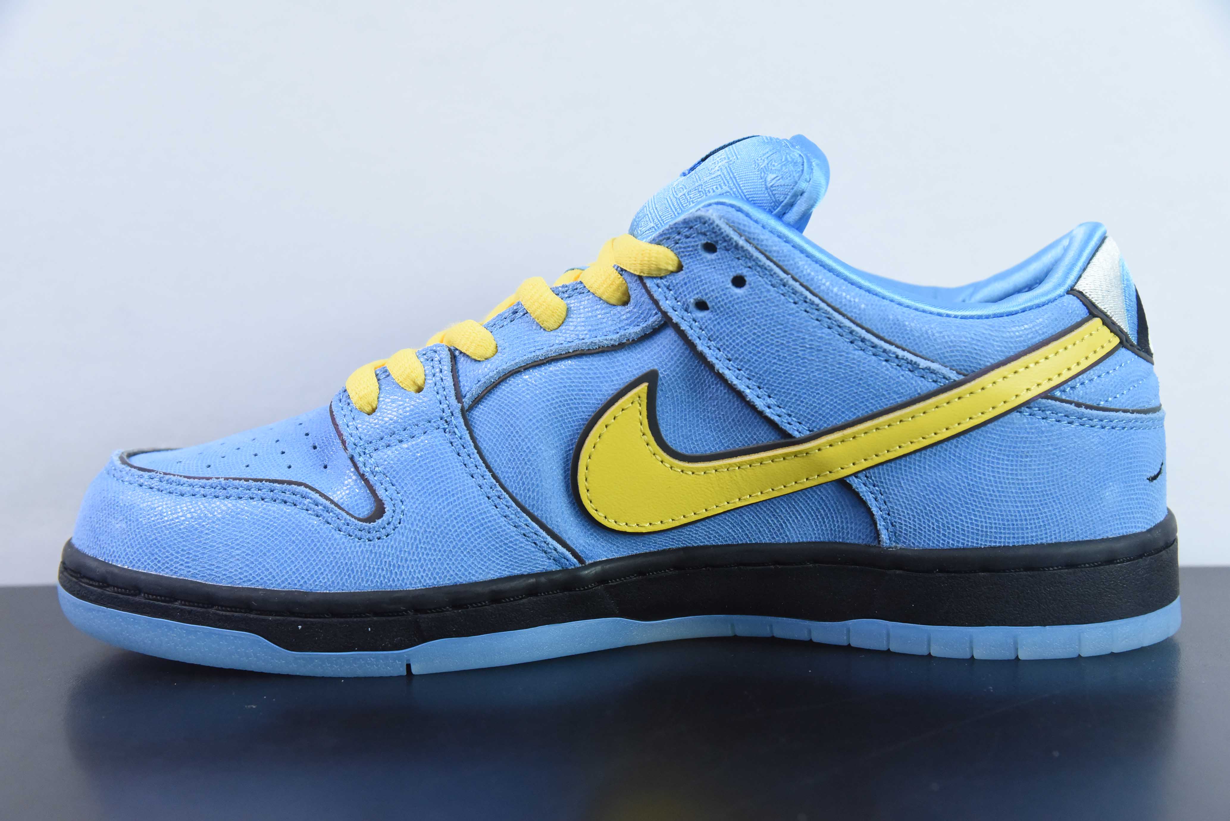 Tênis The Powerpuff Girls x Nike SB Dunk Low Bubbles