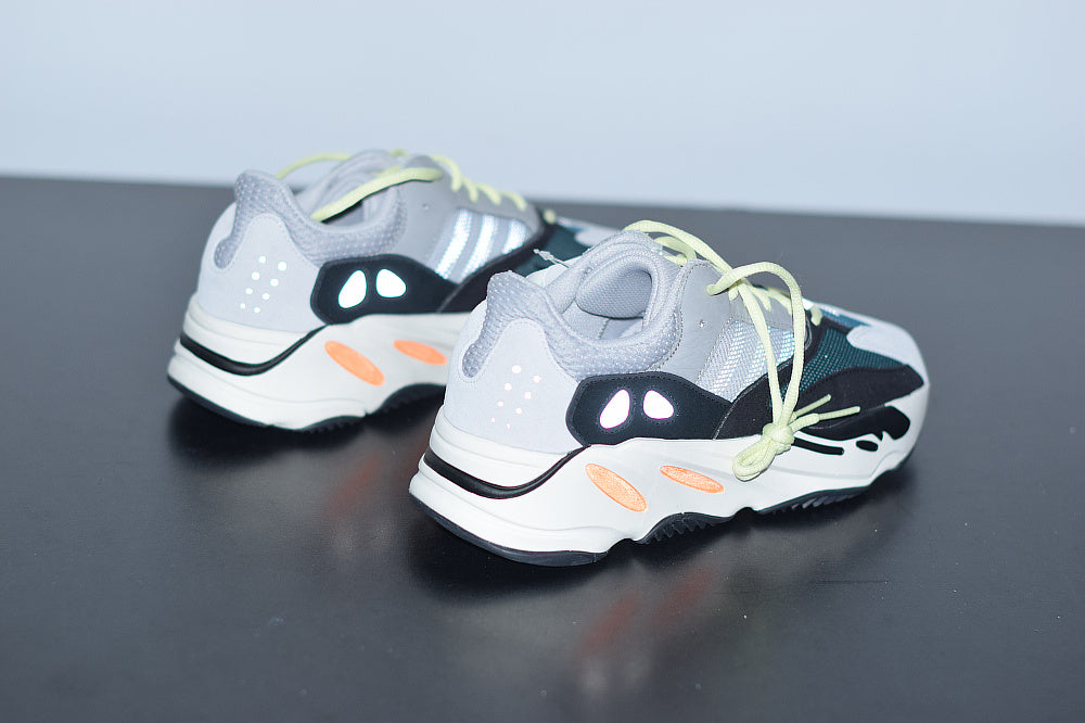 Tênis Yeezy Boost 700 Wave Runner (2017/2023)