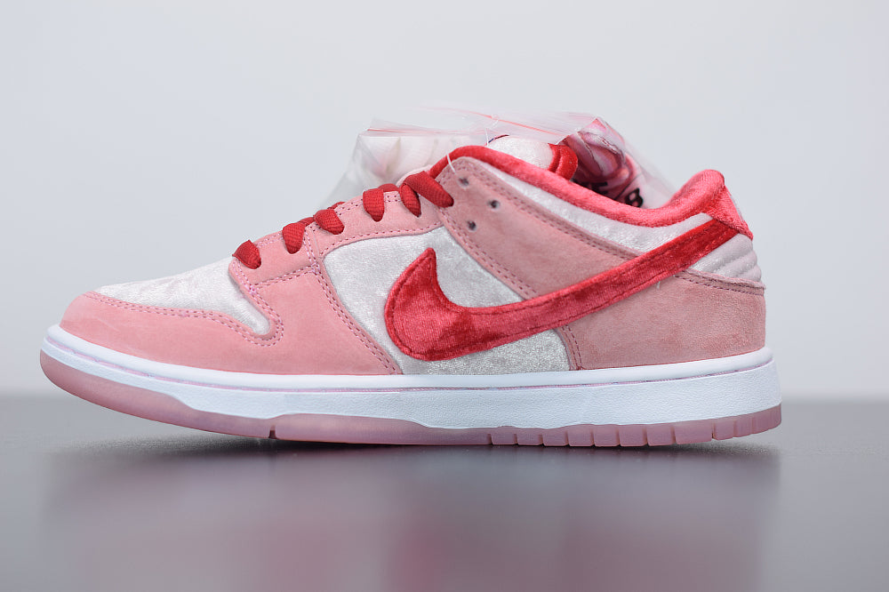 Tênis Nike SB Dunk Low Strangelove