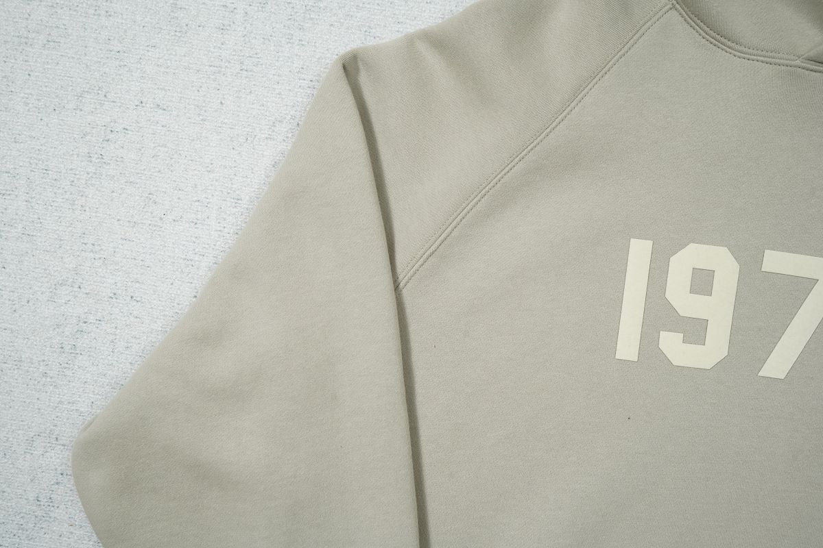 Moletom Cream FEAR OF GOD ESSENTIALS 1977