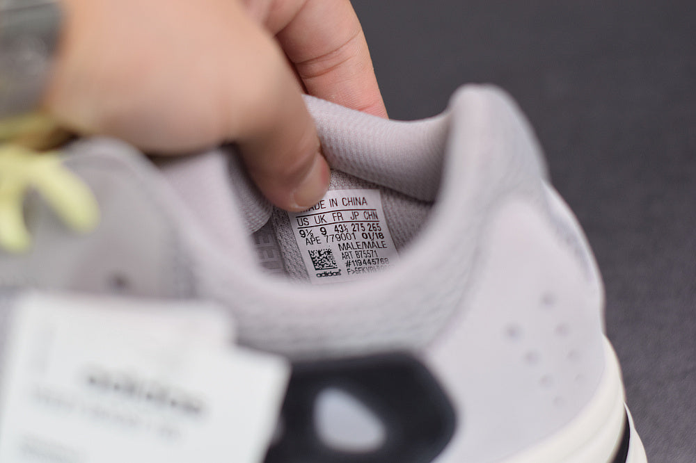 Tênis Yeezy Boost 700 Wave Runner (2017/2023)
