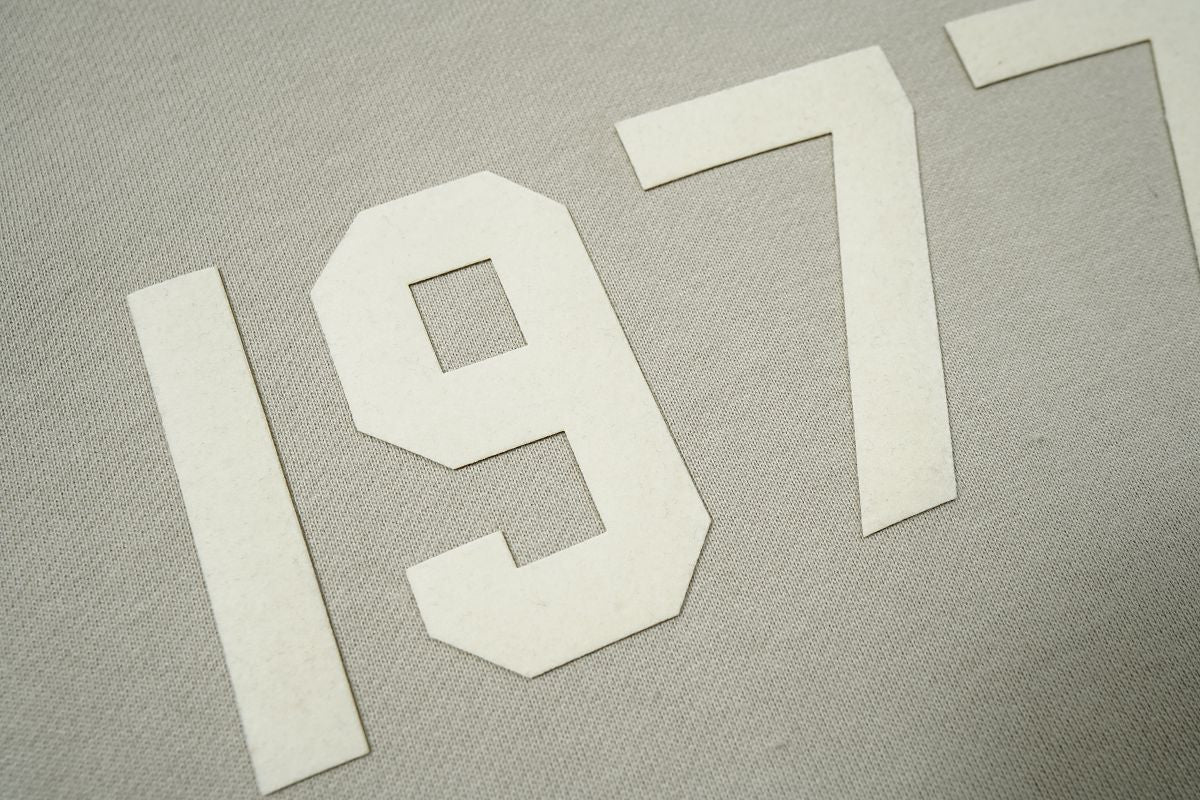 Moletom Cream FEAR OF GOD ESSENTIALS 1977