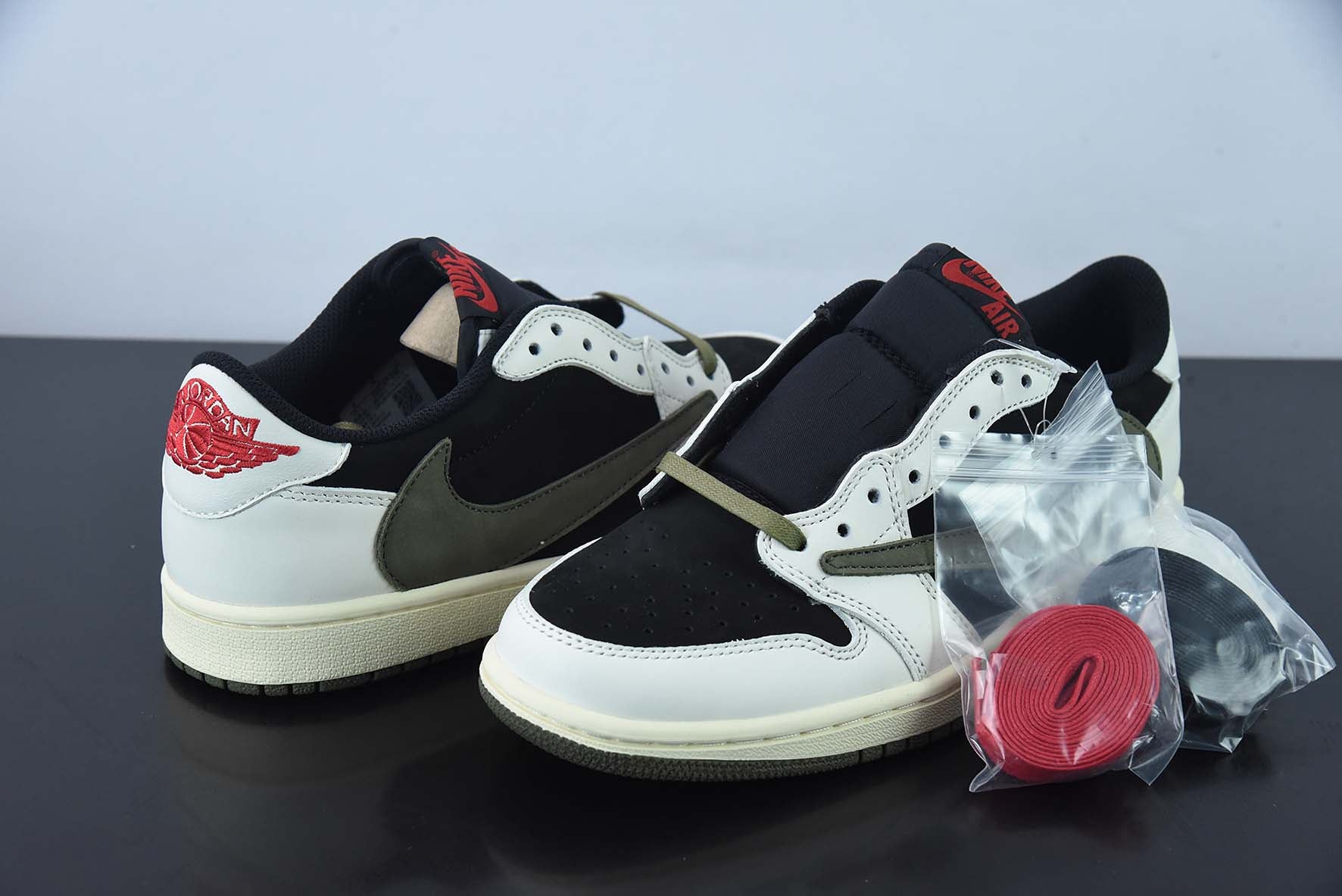Tênis Jordan 1 Retro Low OG SP Travis Scott Olive (W)