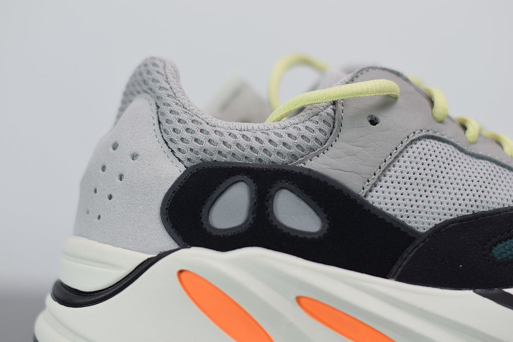 Tênis Yeezy Boost 700 Wave Runner (2017/2023)