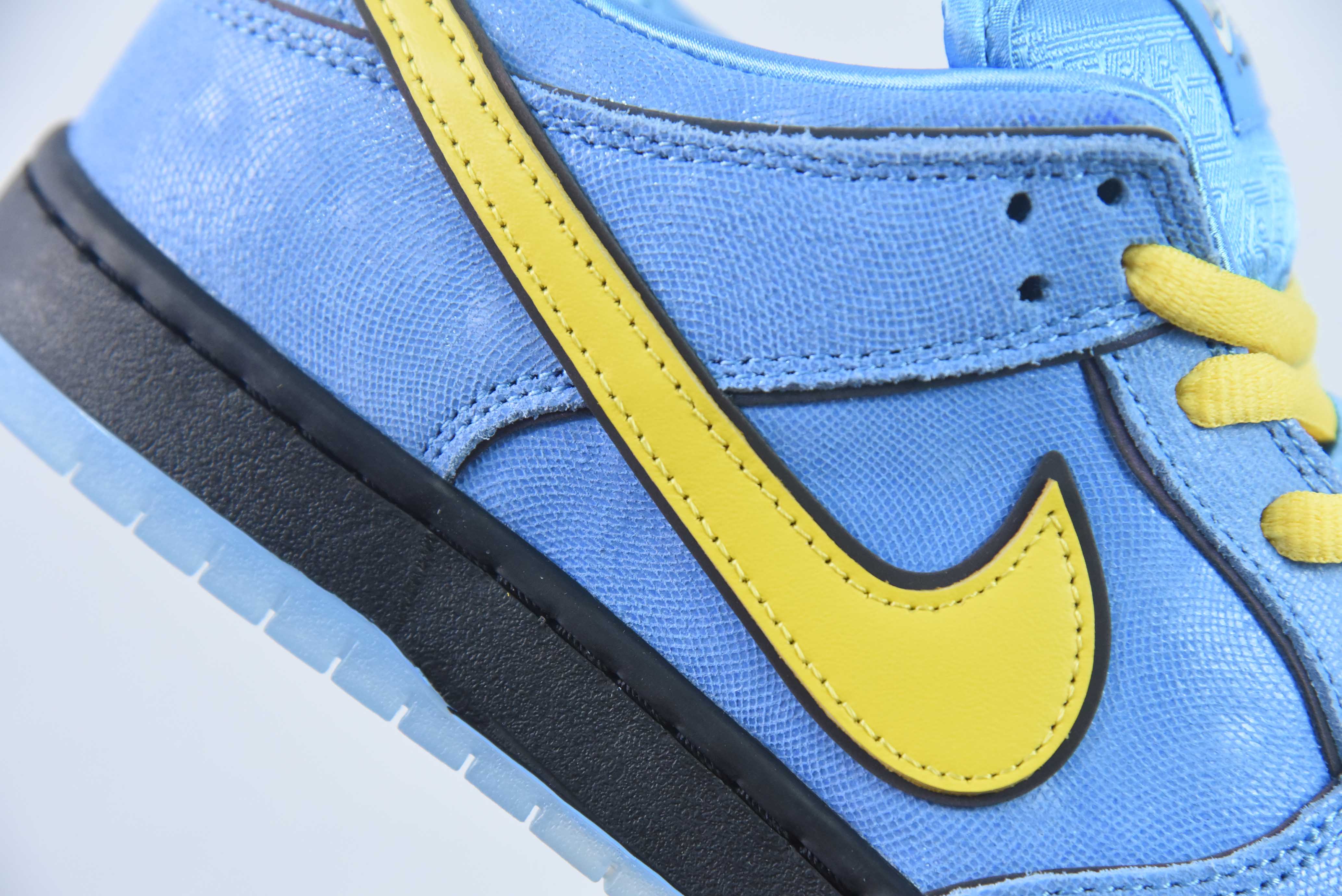 Tênis The Powerpuff Girls  x Nike SB Dunk Low Bubbles