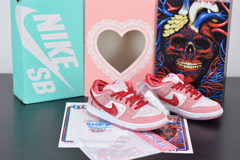 Tênis Nike SB Dunk Low Strangelove