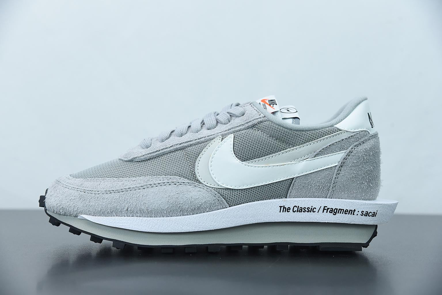 Tênis Nike LD Waffle SF sacai Fragment Grey