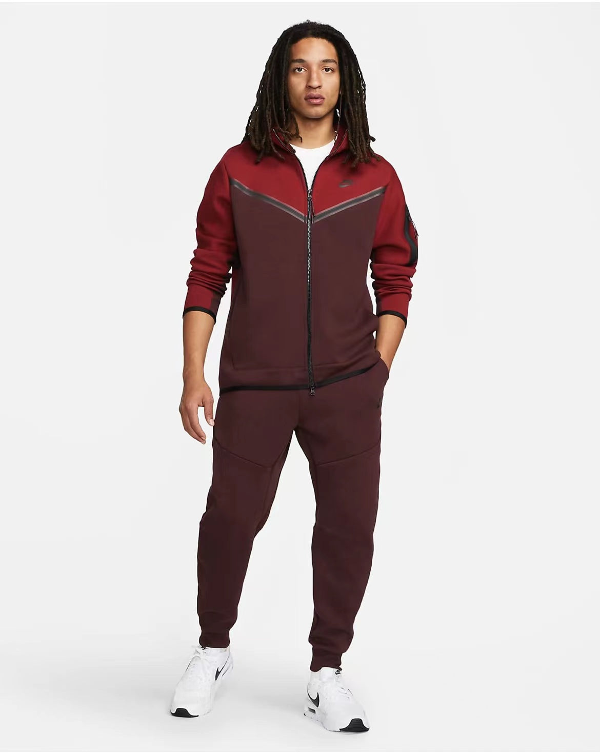 Conjunto Tech Fleece Wine