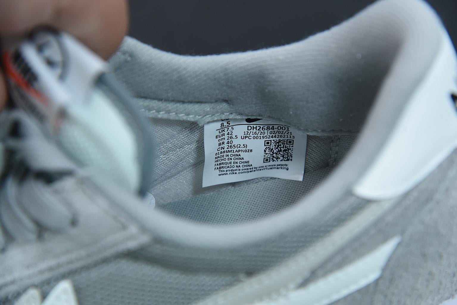 Tênis Nike LD Waffle SF sacai Fragment Grey