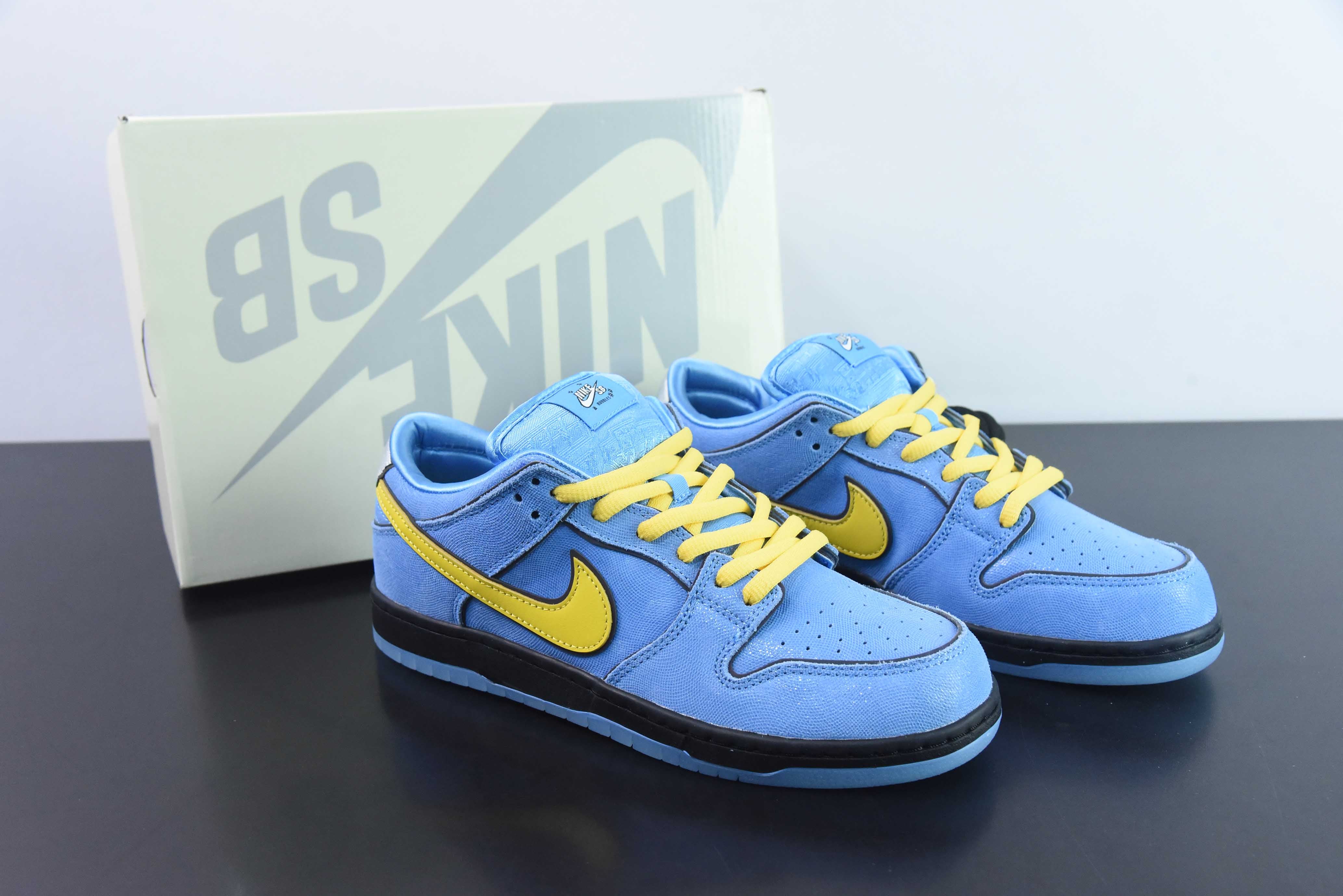 Tênis The Powerpuff Girls  x Nike SB Dunk Low Bubbles
