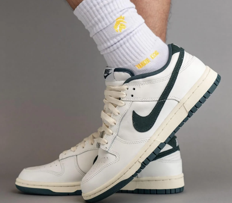 Tênis Nike Dunk SB Low "Athletic Department"