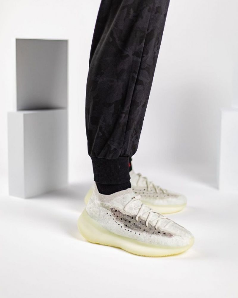 Tênis Adidas Yeezy Boost 380 Calcite Glow