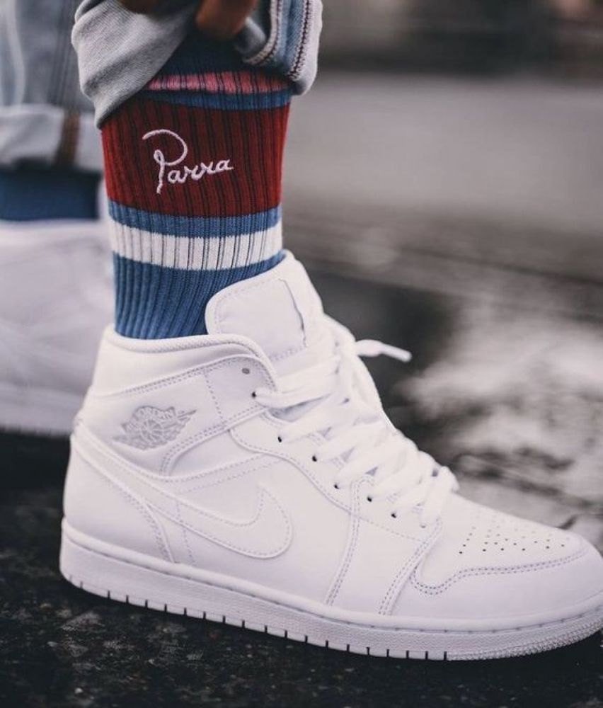 Tênis Jordan 1 Mid Triple White