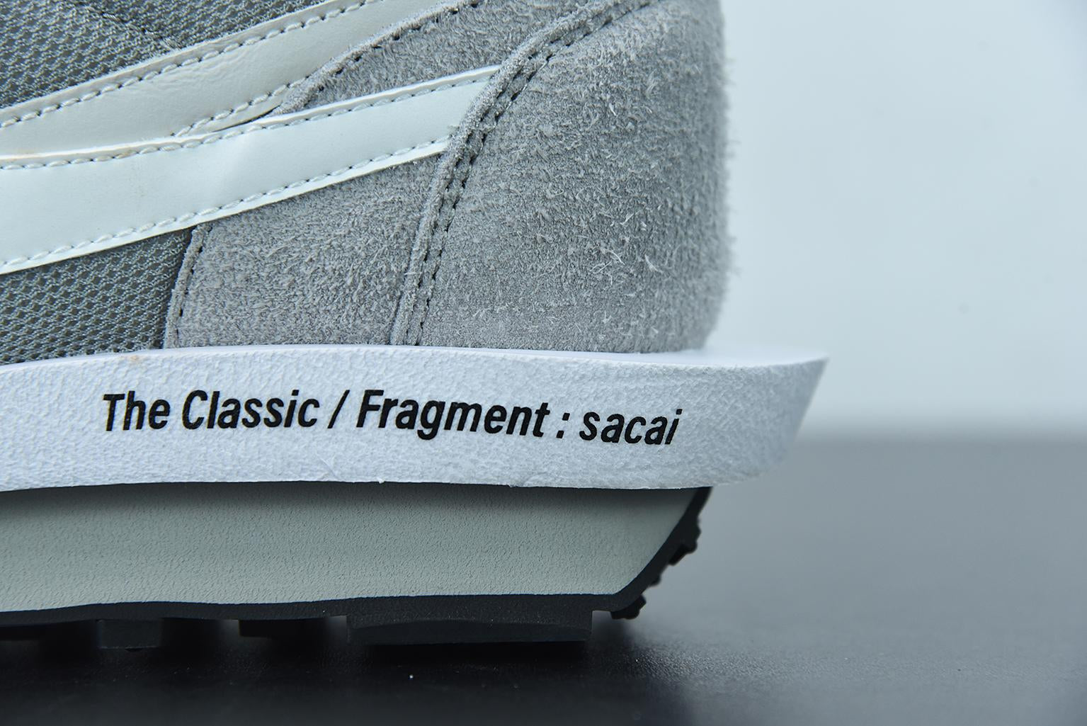Tênis Nike LD Waffle SF sacai Fragment Grey