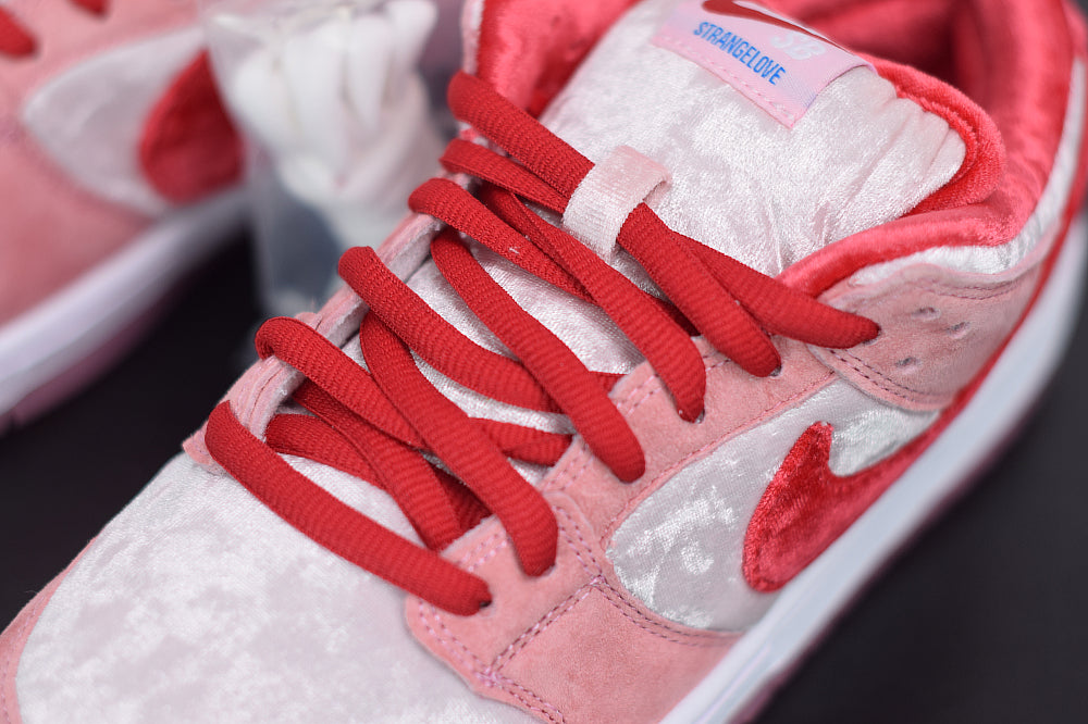 Tênis Nike SB Dunk Low Strangelove
