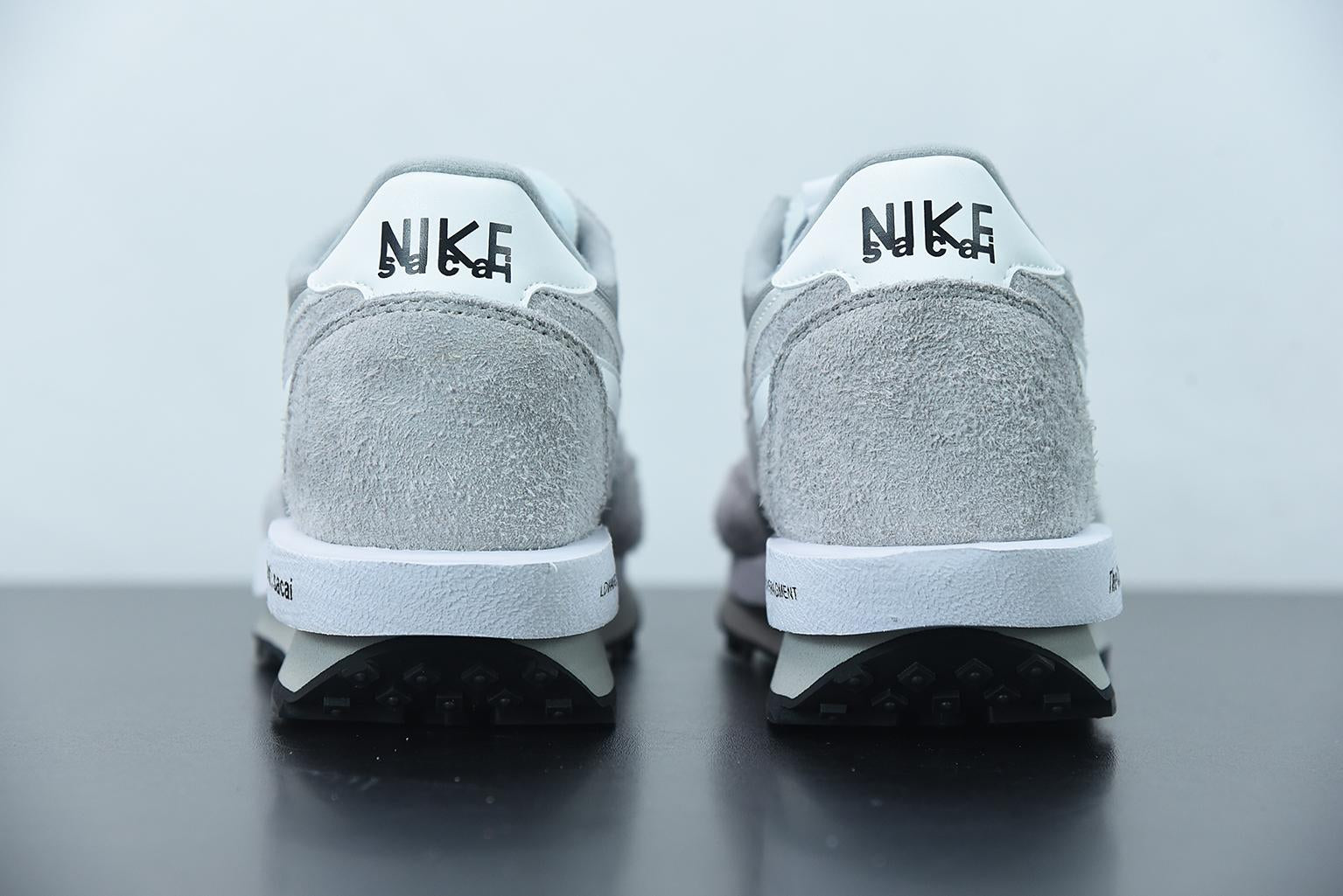 Tênis Nike LD Waffle SF sacai Fragment Grey