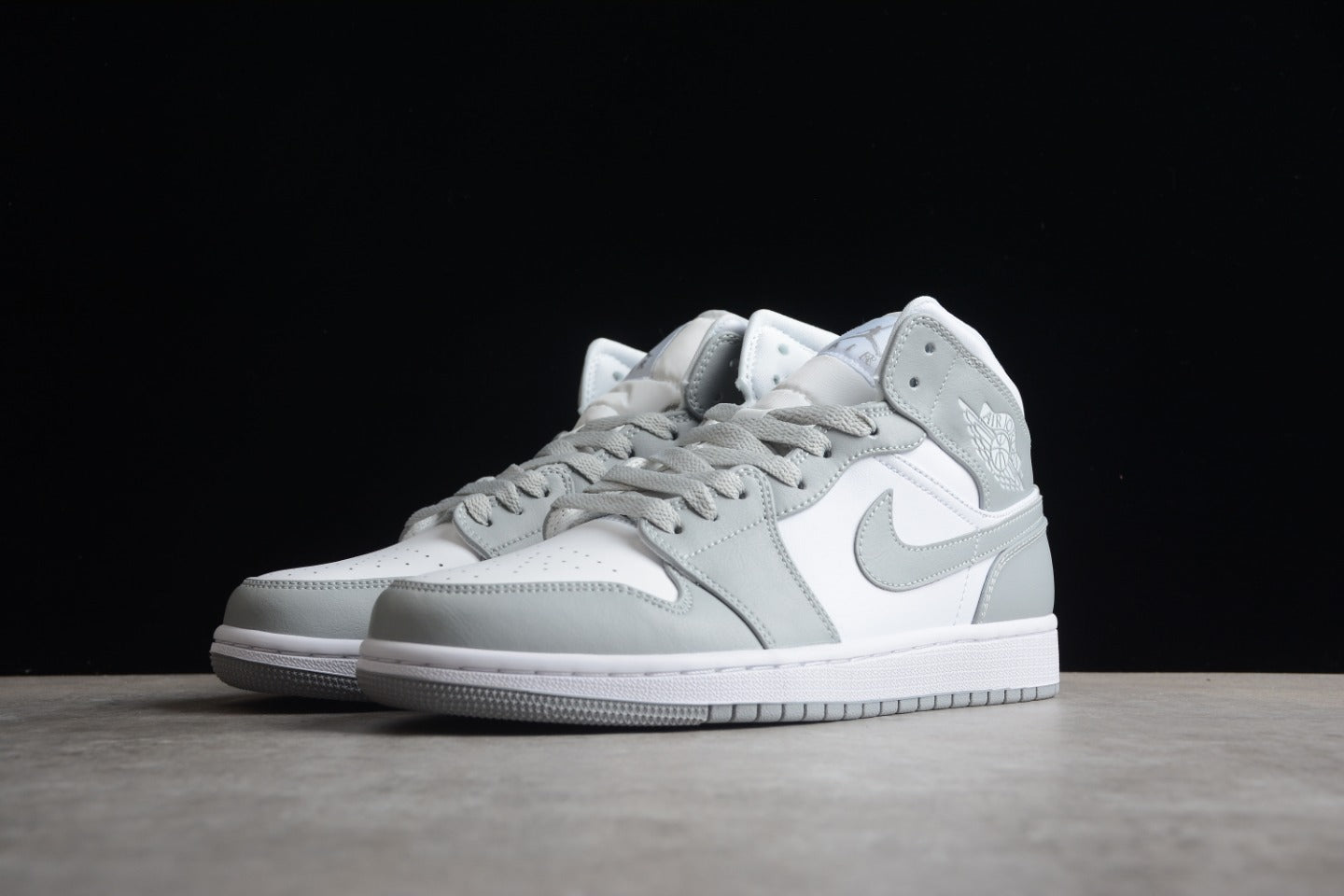 Tênis Nike Air Jordan 1 Mid 'Stealth'