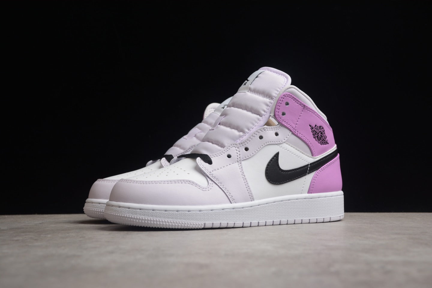 Tênis Jordan 1 Mid Barely Grape (GS) (W)