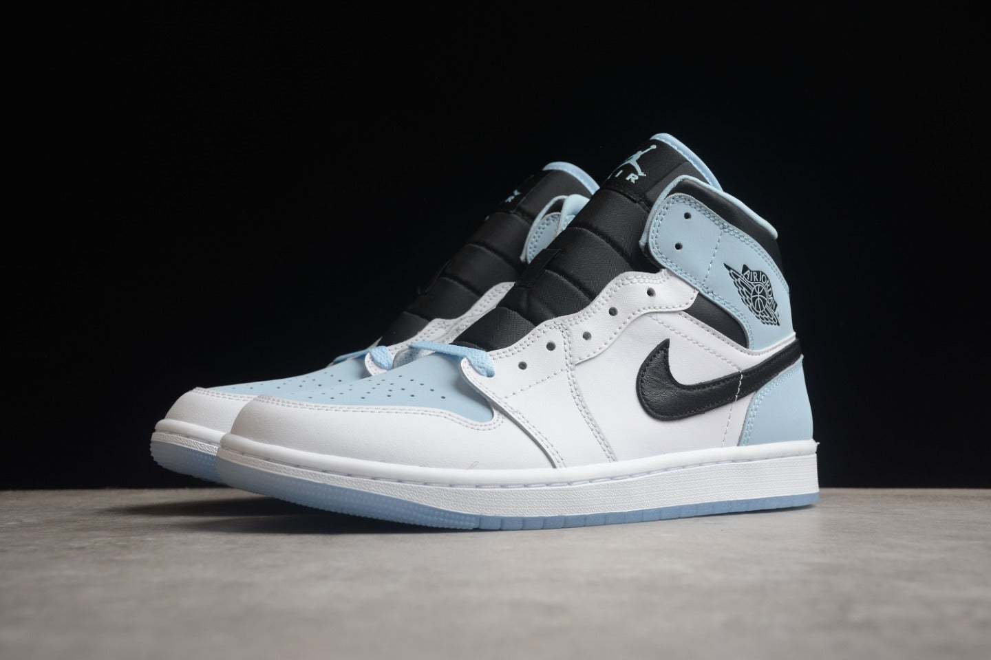 Tênis Jordan 1 Mid SE Ice Blue (2023)