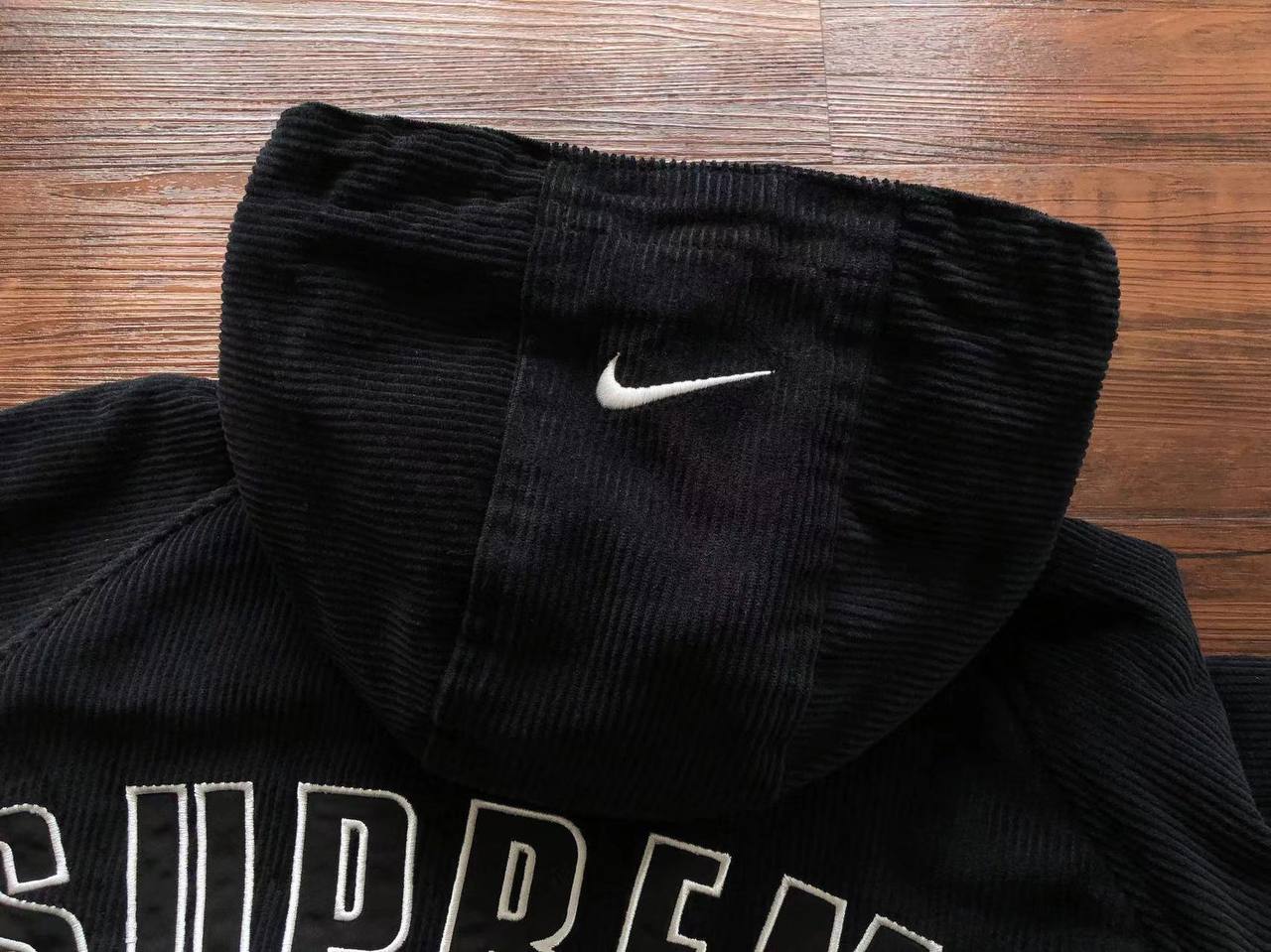Jaqueta Supreme x Nike